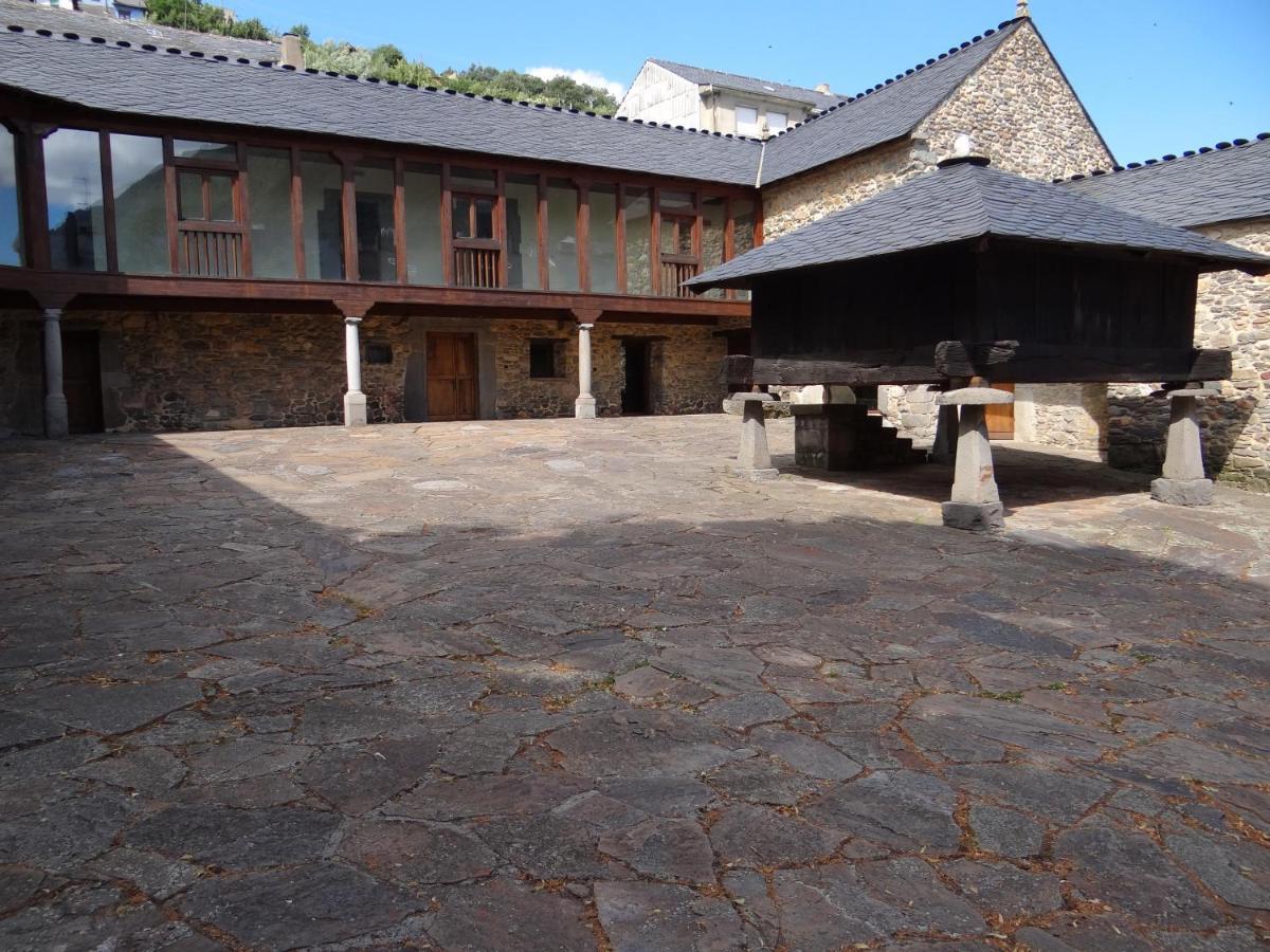 Albergue Francisco Giner De Los Rios Villablino Exteriör bild